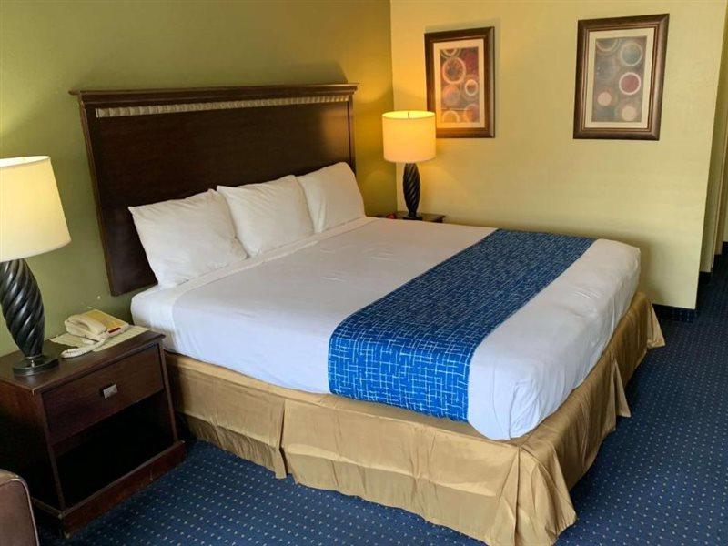 Travelodge By Wyndham Odessa Bagian luar foto
