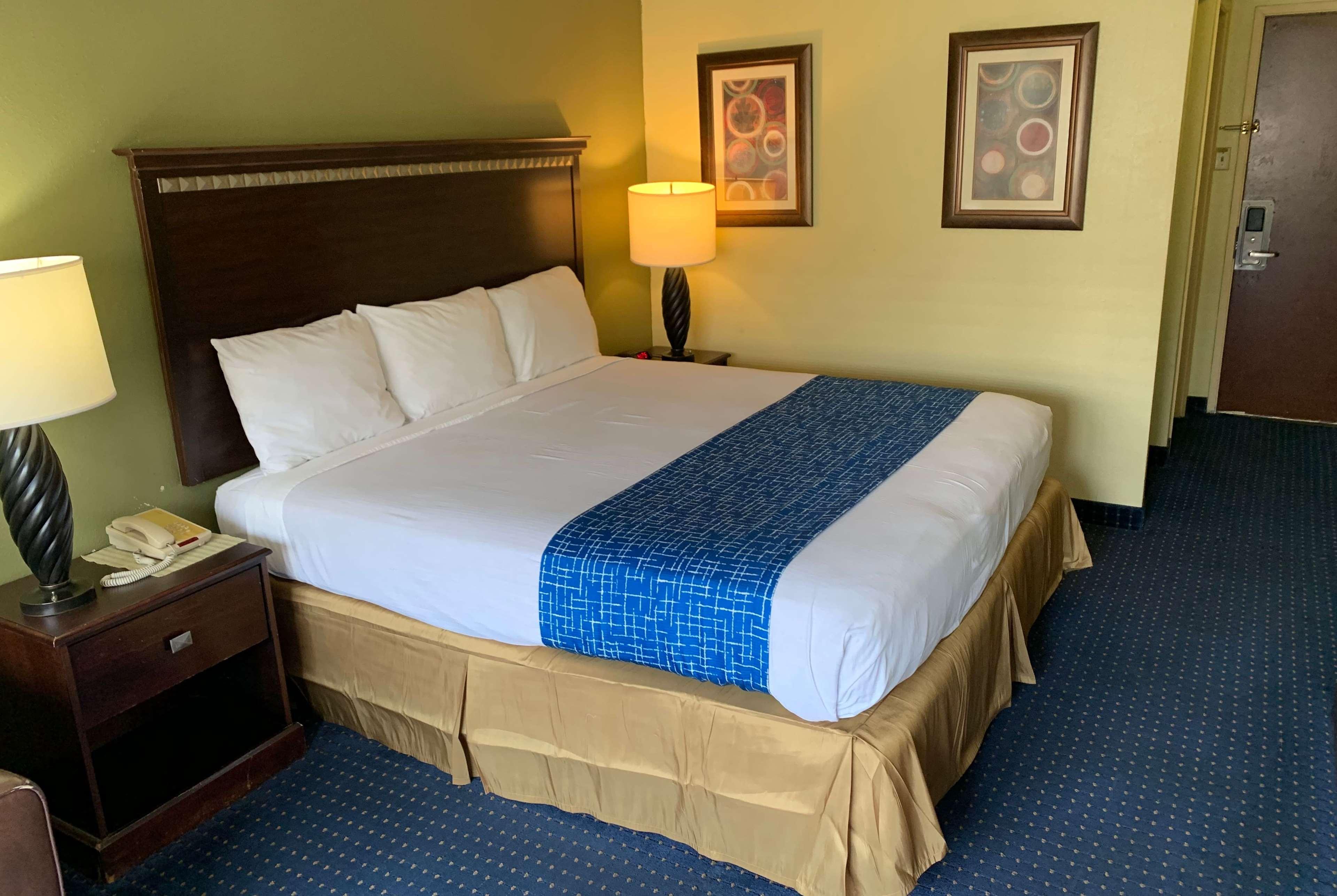 Travelodge By Wyndham Odessa Bagian luar foto