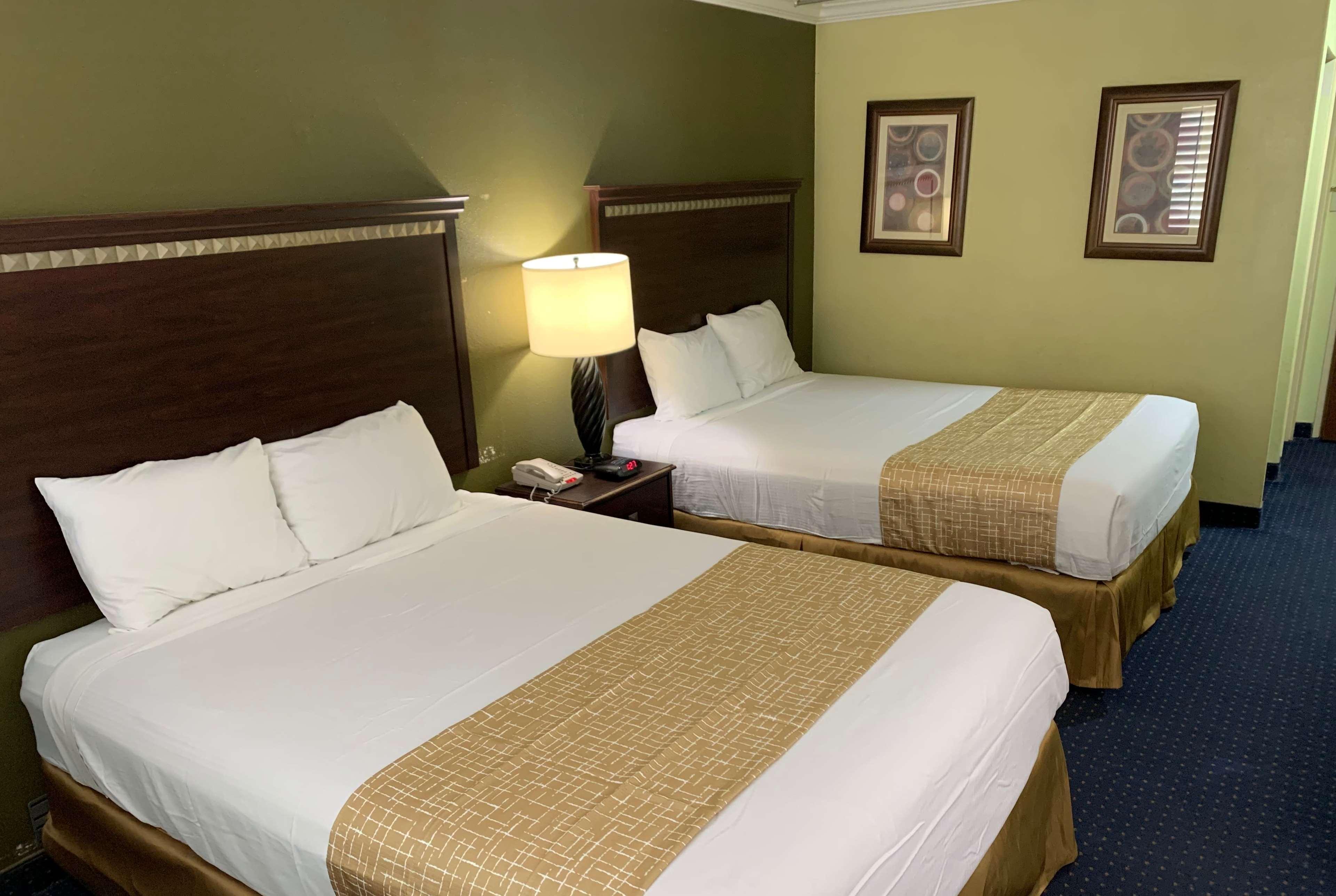 Travelodge By Wyndham Odessa Bagian luar foto