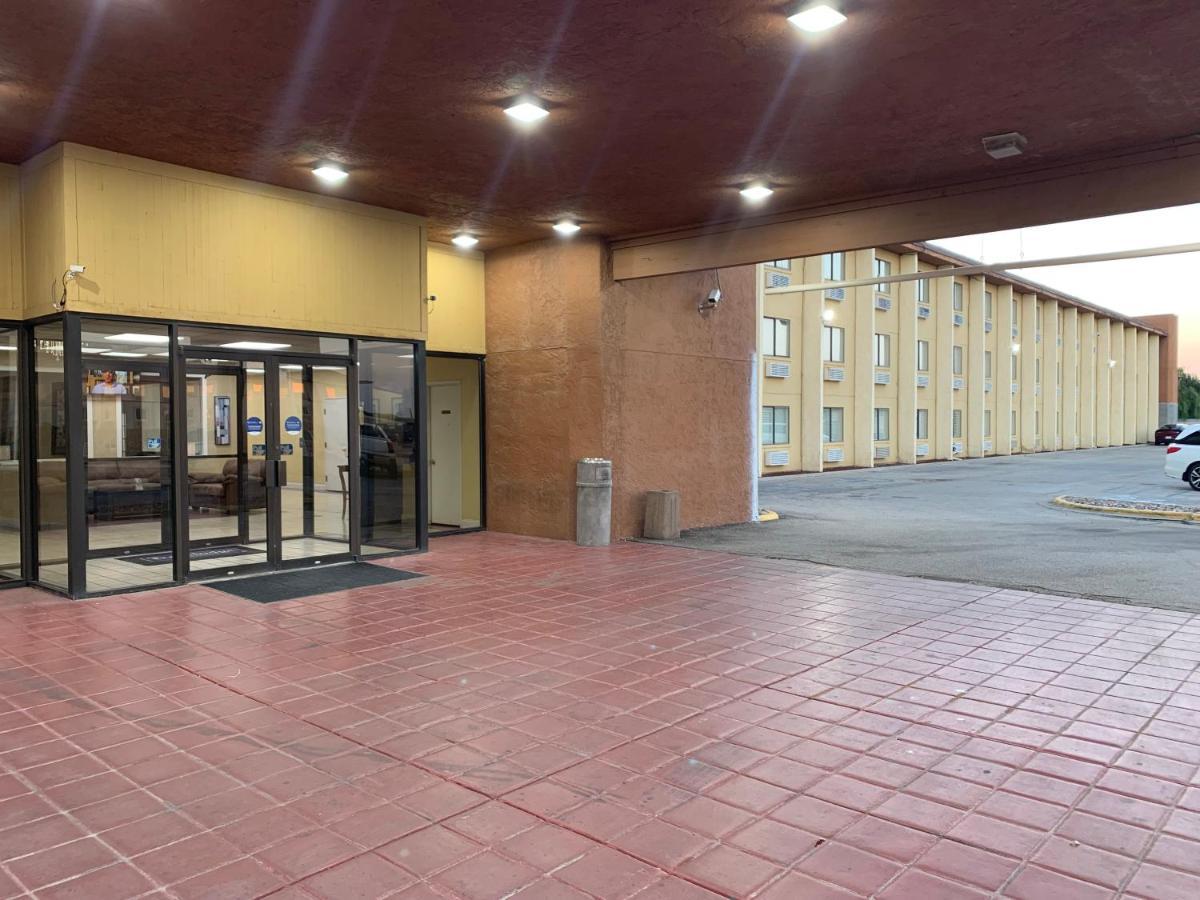 Travelodge By Wyndham Odessa Bagian luar foto