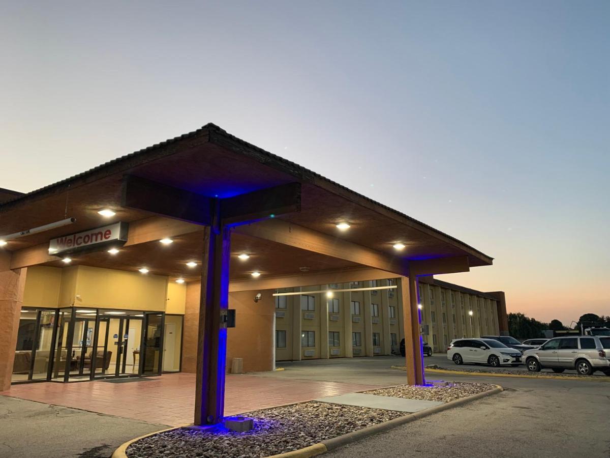 Travelodge By Wyndham Odessa Bagian luar foto