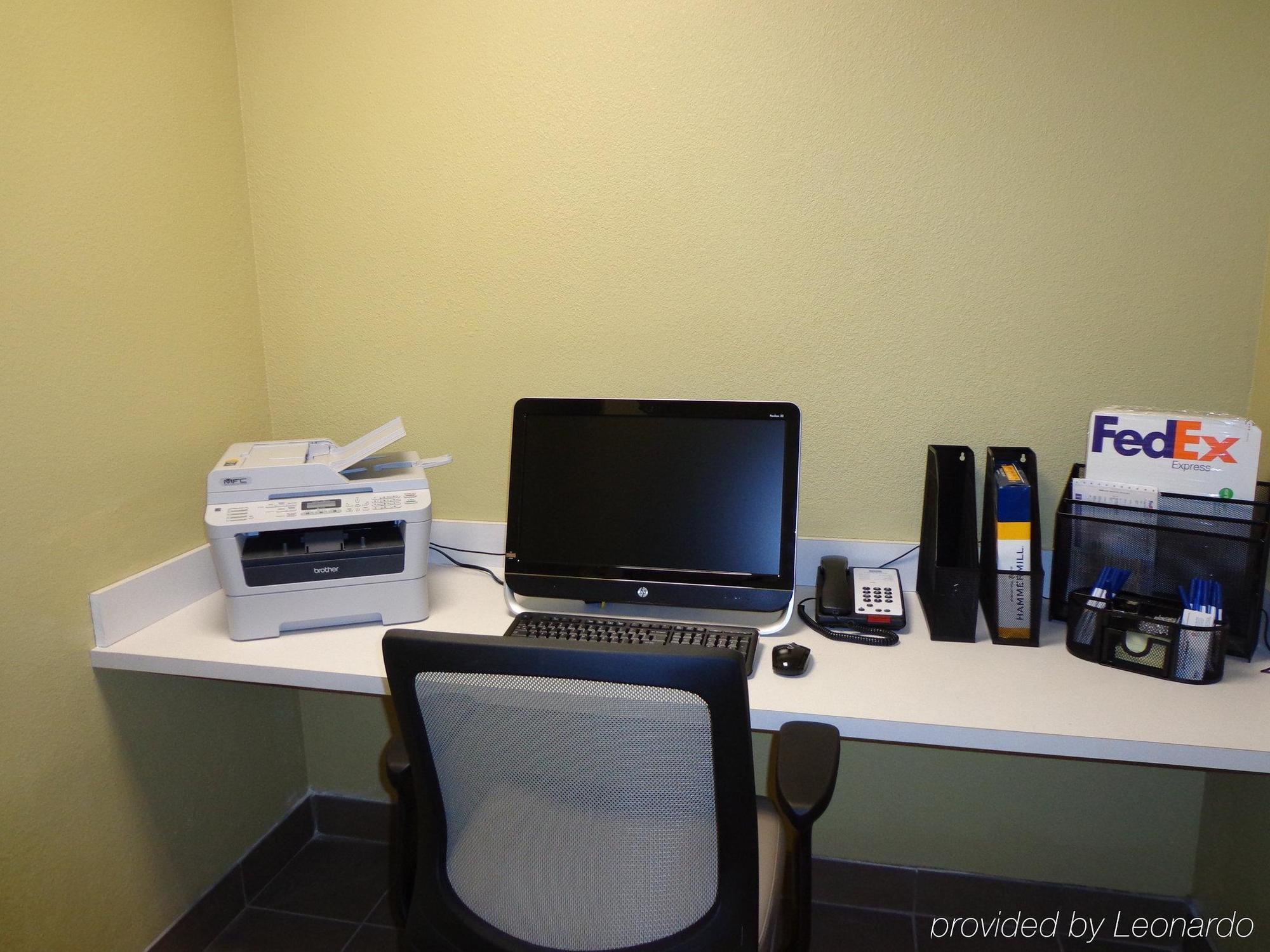 Travelodge By Wyndham Odessa Bagian luar foto